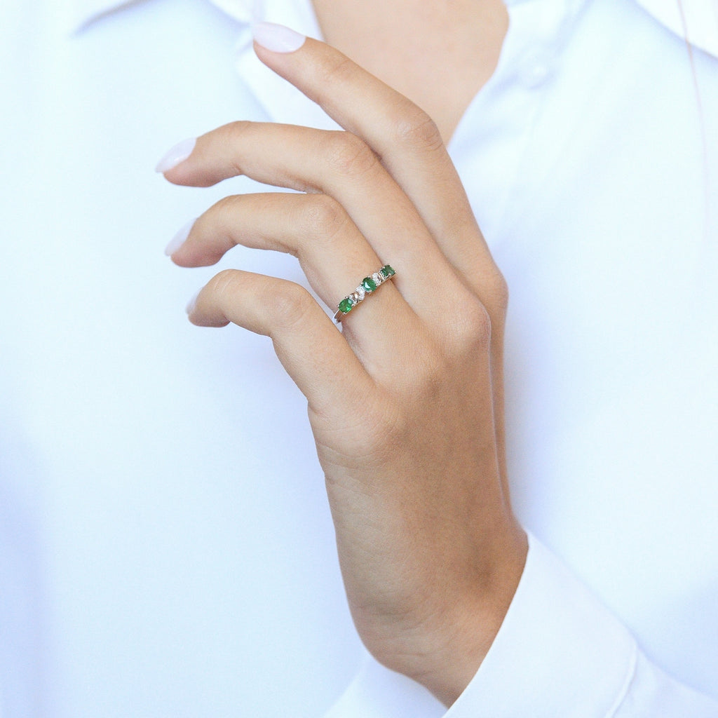 Bague "Abaya" Diamants 0,03/6 & Emeraudes 0,60/3 - Or Blanc 375/1000