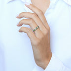 Bague "Abaya" Diamants 0,03/6 & Emeraudes 0,60/3 - Or Blanc 375/1000