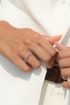 Anillo “Koh Samui” Diamantes 0.09/6 y Rubí 0.39/7 – Oro blanco 375/1000