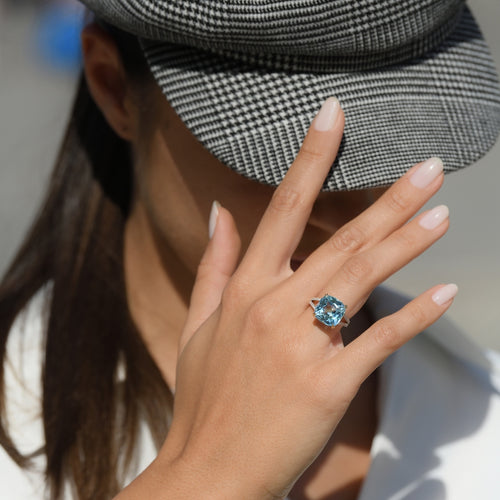 Anillo "Pink Fiction" D0.212/40 Topacio Azul 9.87/1 - Oro Amarillo 375/1000