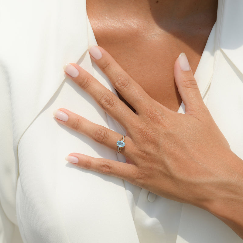 Bague "Tobago" Diamants 0,04/14 & Topaze Bleue 1,70/1 - Or Jaune 375/1000