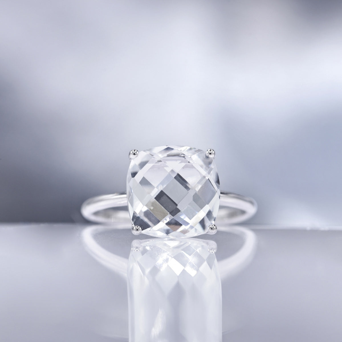 Bague "Amathia" Topaze Blanche 5,5/1 - Or Blanc 375/1000