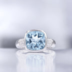 Bague "Lagon" Topaze Bleue Diamants 0,17/18 Tb 5,28/1 - Or Blanc 375/1000