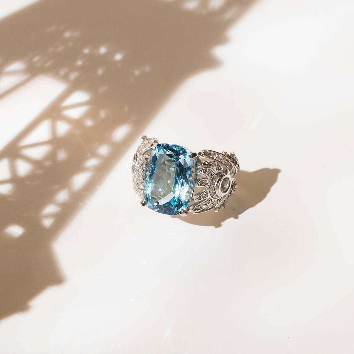Bague "Toliara" D 0,549/118 Blue Topaze 7,07/1 - Or Blanc 375/1000