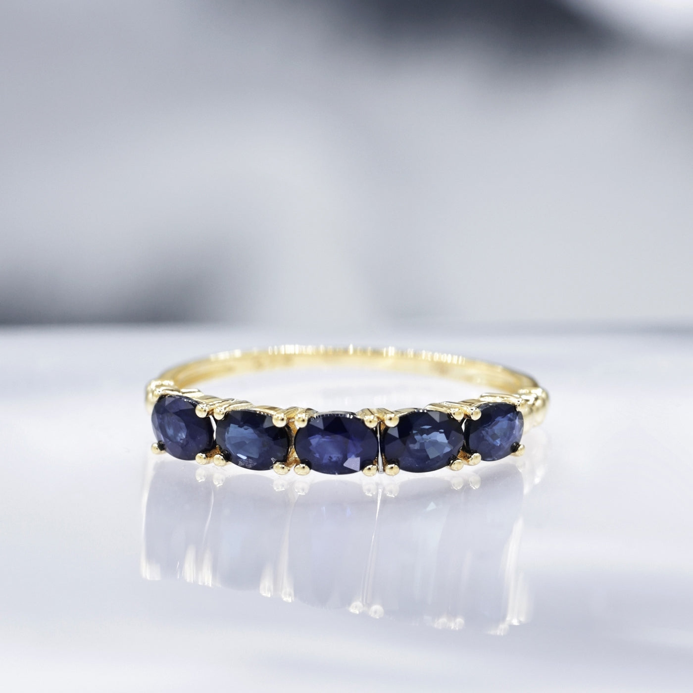 Anillo "Binty" Zafiro 1.25/5 - Oro amarillo 375/1000