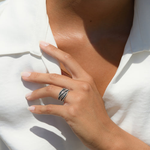 Bague 'Aurora" Diamants 0,07/20 Et Diamants Noirs 0,41/44 - Or Blanc 375/1000