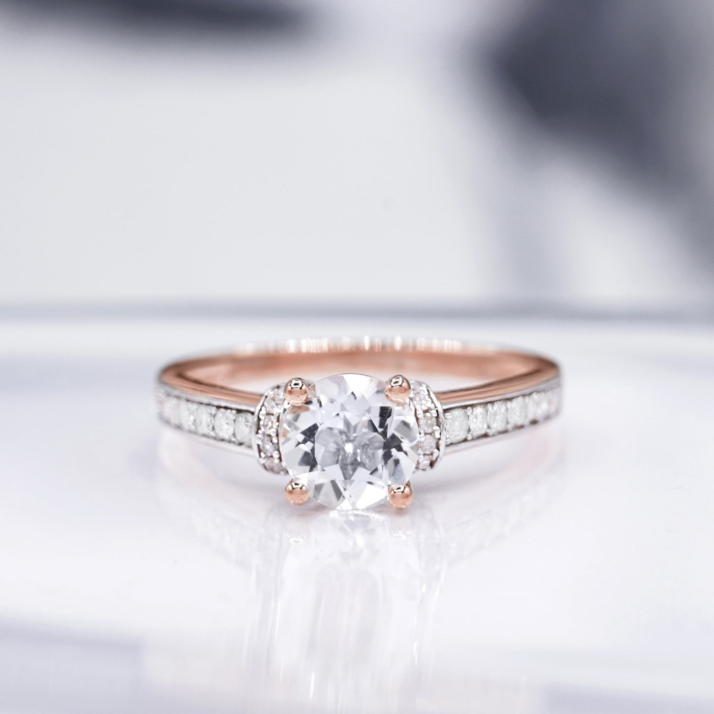 Anillo "Chera" D 0.291/40 Topacio blanco 1.573/1 - Oro rosa 375/1000