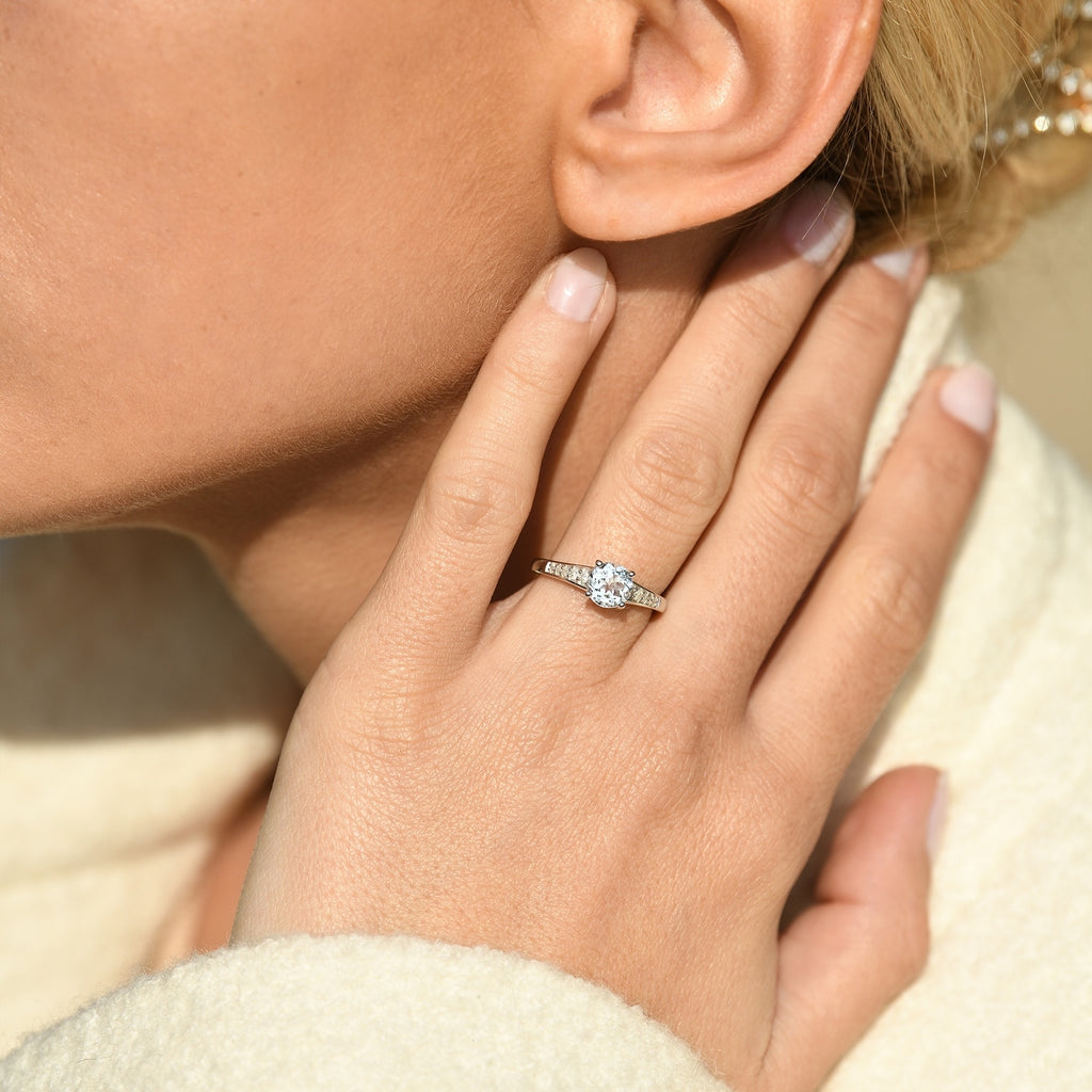 Bague "Sirana" D 0,106/10 White Topaze 1,55/1 - Or Blanc 375/1000