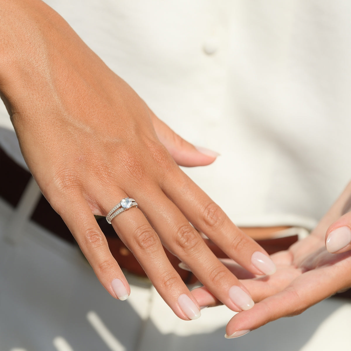 Bague "Sanda" D 0,336/40 White Topaze 1,572/1 - Or Blanc 375/1000