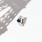 Anello "Rimatara" con diamanti 0,05 ct/16 + zaffiro 1 ct/1 - Oro bianco 375/1000