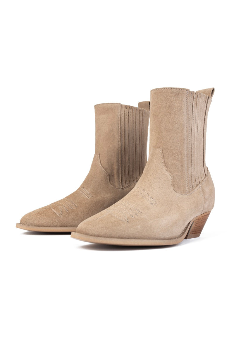 Never Been Alone Ankle Boots - Tan