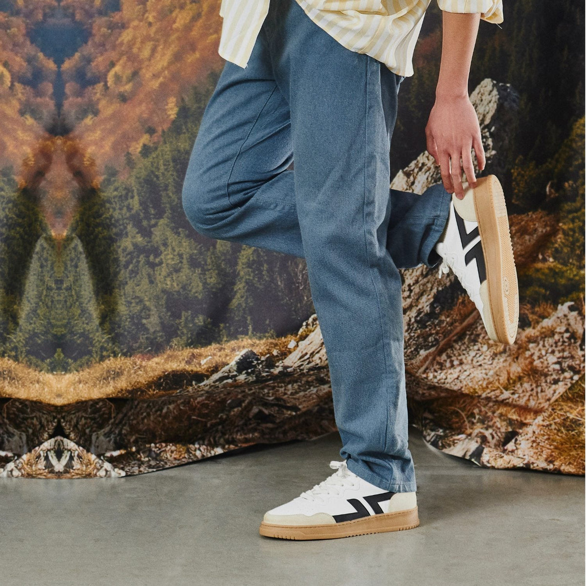 Bekväma sneakers med tjock sula. Svartvit sneaker i växtbaserade material