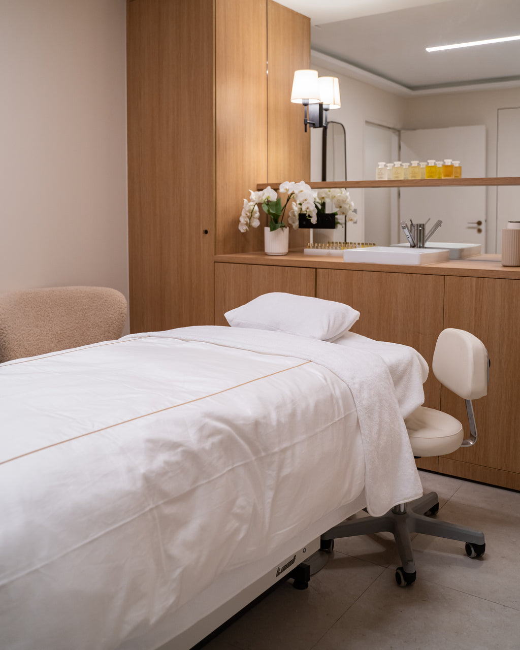 Spa Black Door Paris 8 - Rituel Glow & Relax 3H : Massage Signature 1H,  Soin Du Visage Bioeffect 1H et Accès au Spa 1H (1 Personne)