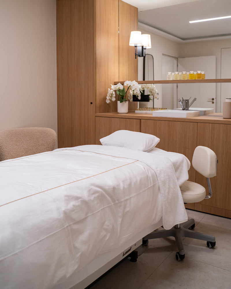 SPA Black Door Paris 8 - Rituel Glow & Relax 3h - Massage Signature Black Door 1h + Soin Du Visage Eyglo Bioeffect 1h + Accès Spa 1h - 1 personne