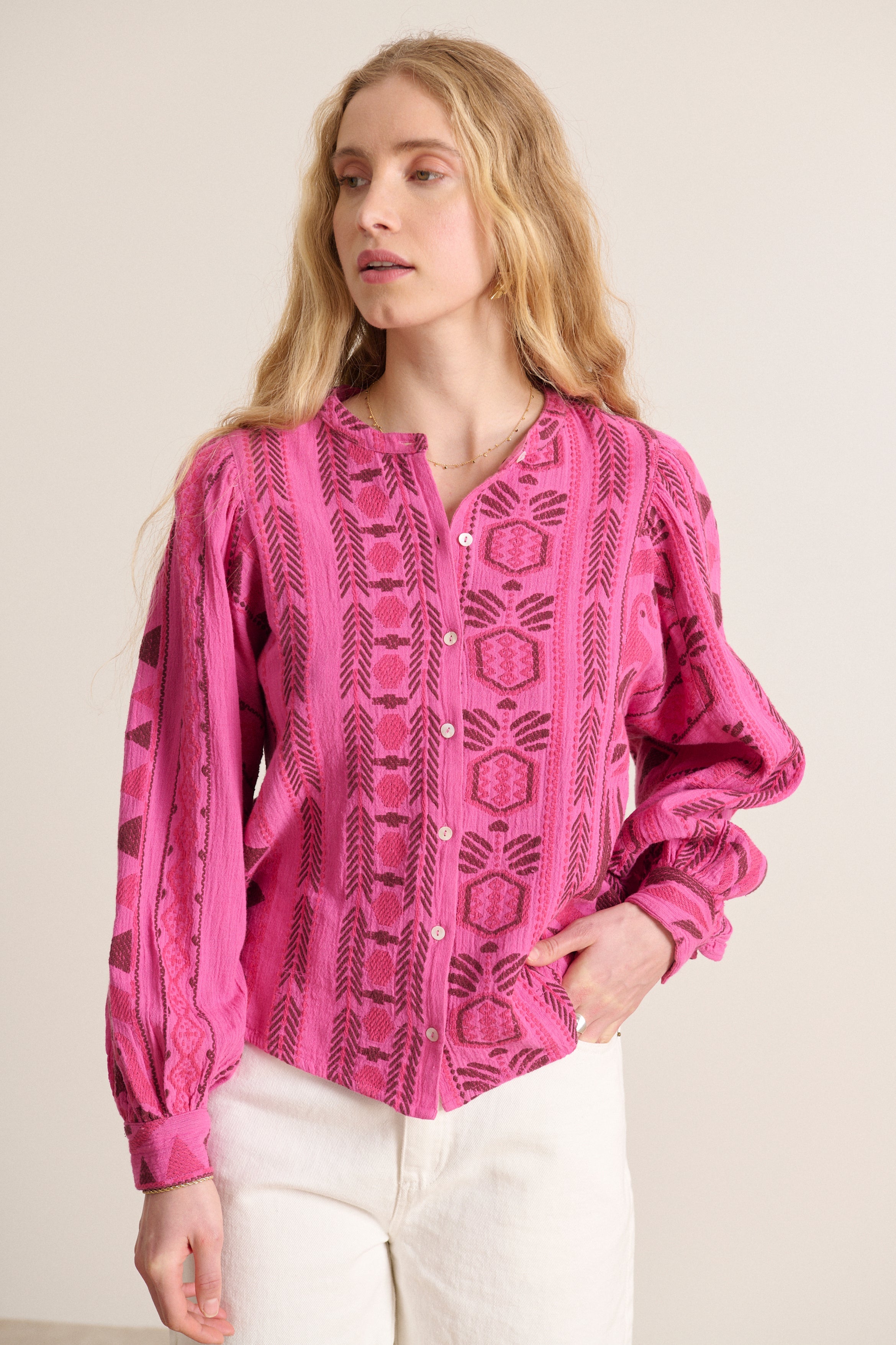 Blouse ample vêtement femme motifs jacquard col rond manches larges boutonnées 