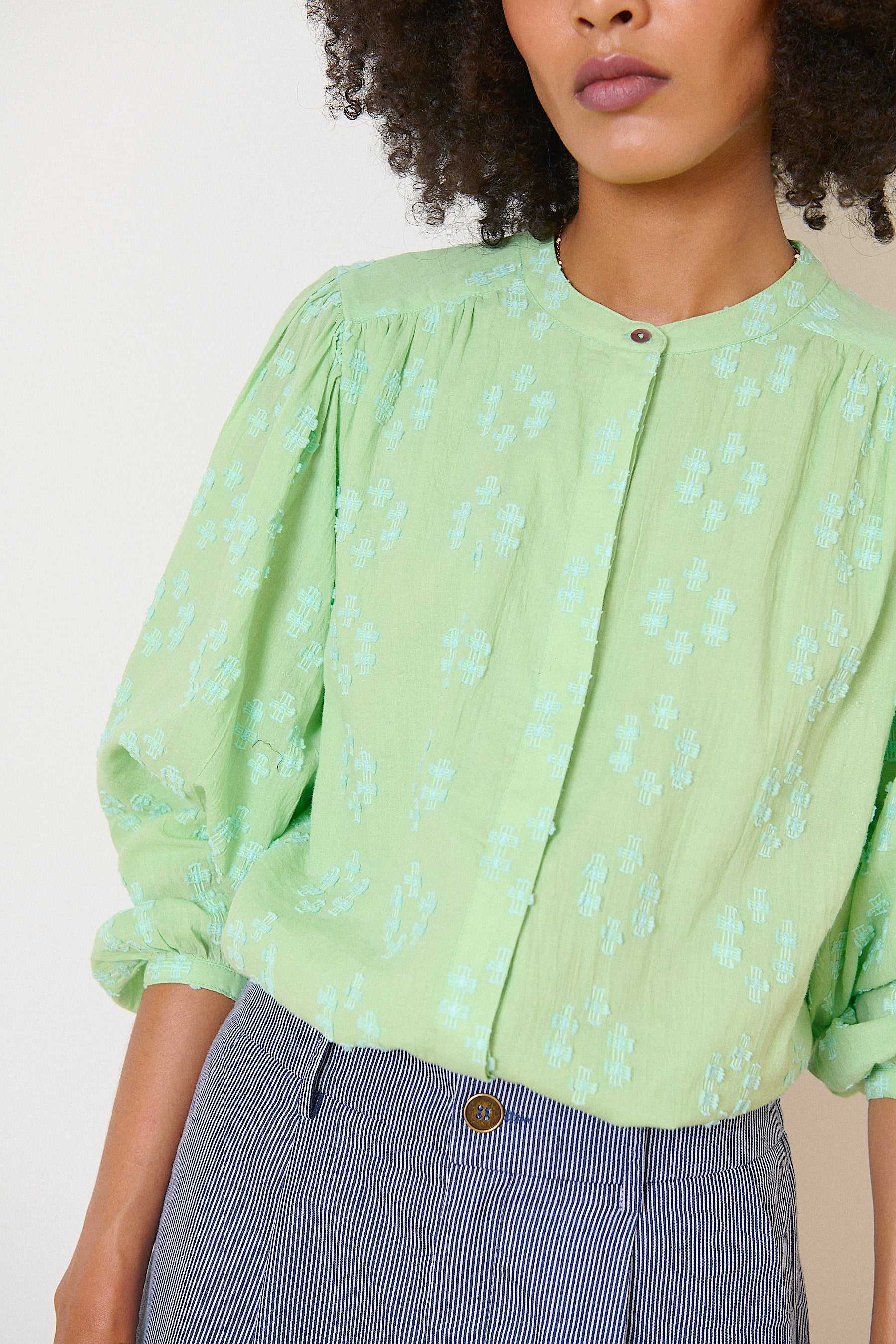 Vêtement femme en coton blouse à manches longues et larges blouse avec fronces collection printemps été