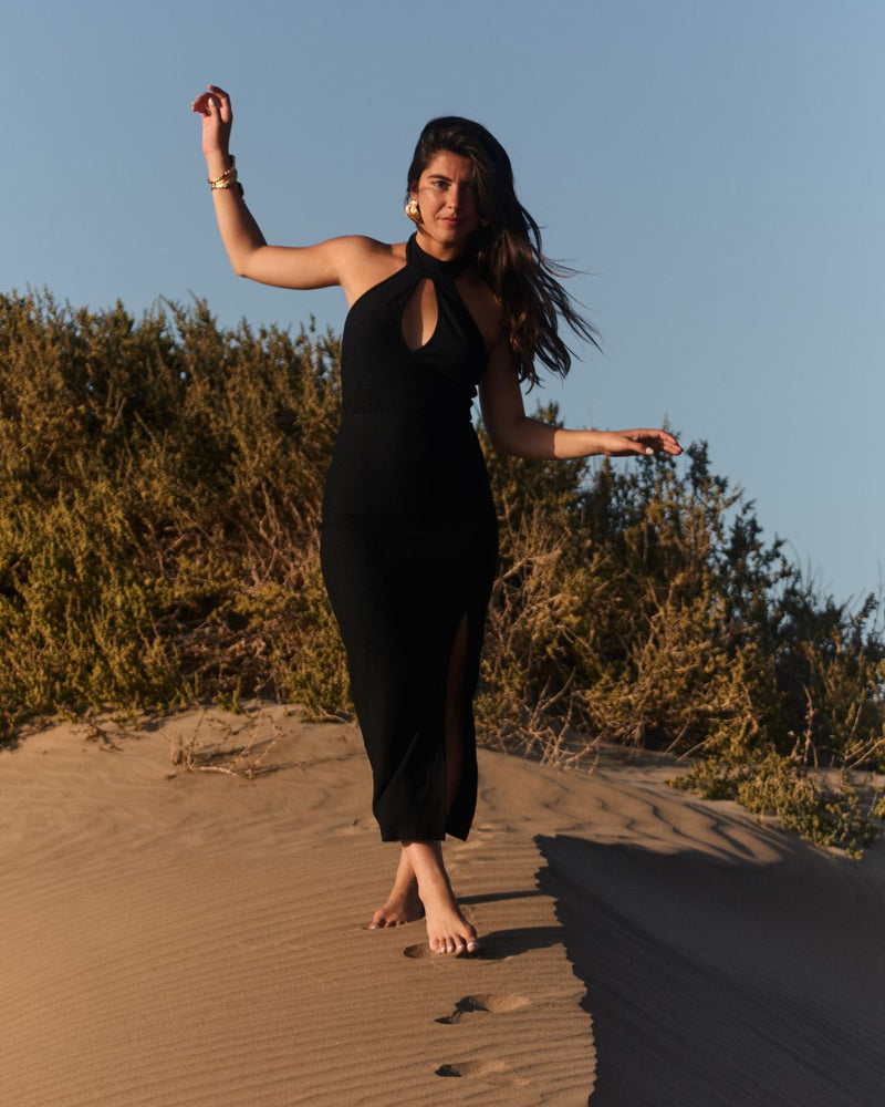 Body noir sculptant epaules denudees