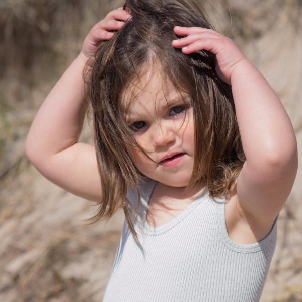 Body térmico sin mangas de seda Bornholm con volantes en seda y algodón - Aqua - Selección Minimalisma disponible en amaetc.com, concept store ecológico para niños