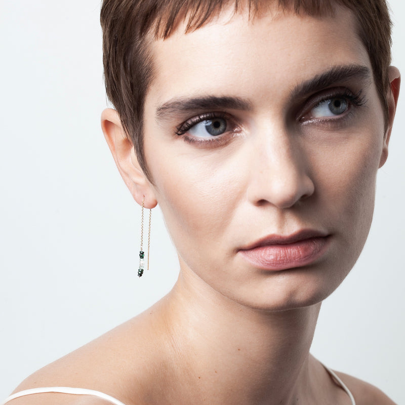 Boucle d'Oreille Chaîne Individuelle - émeraude porté à l'oreille — expédition rapide et sécurisée