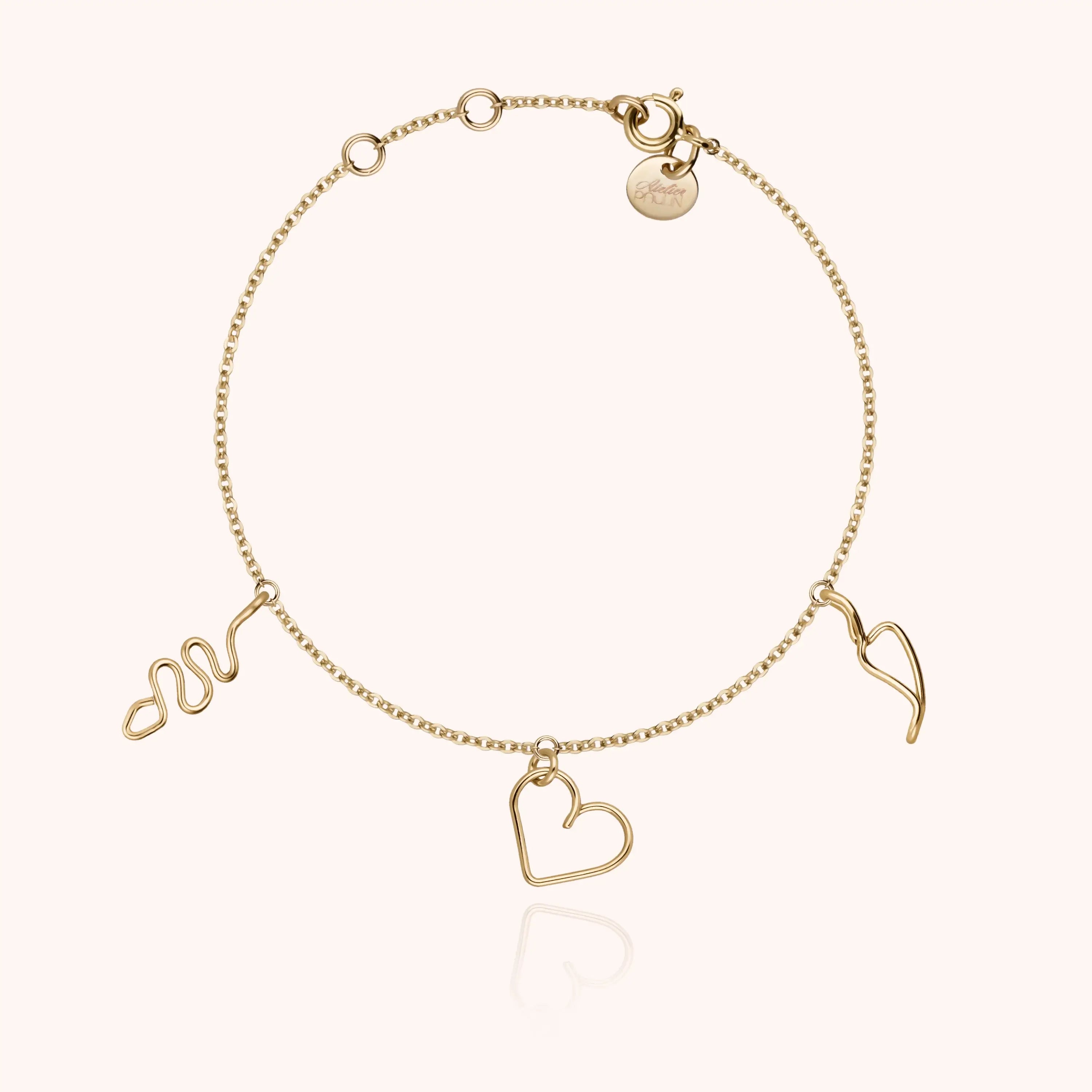 Détail façonnage prénom personnalisé bracelet façonnage main sans soudure