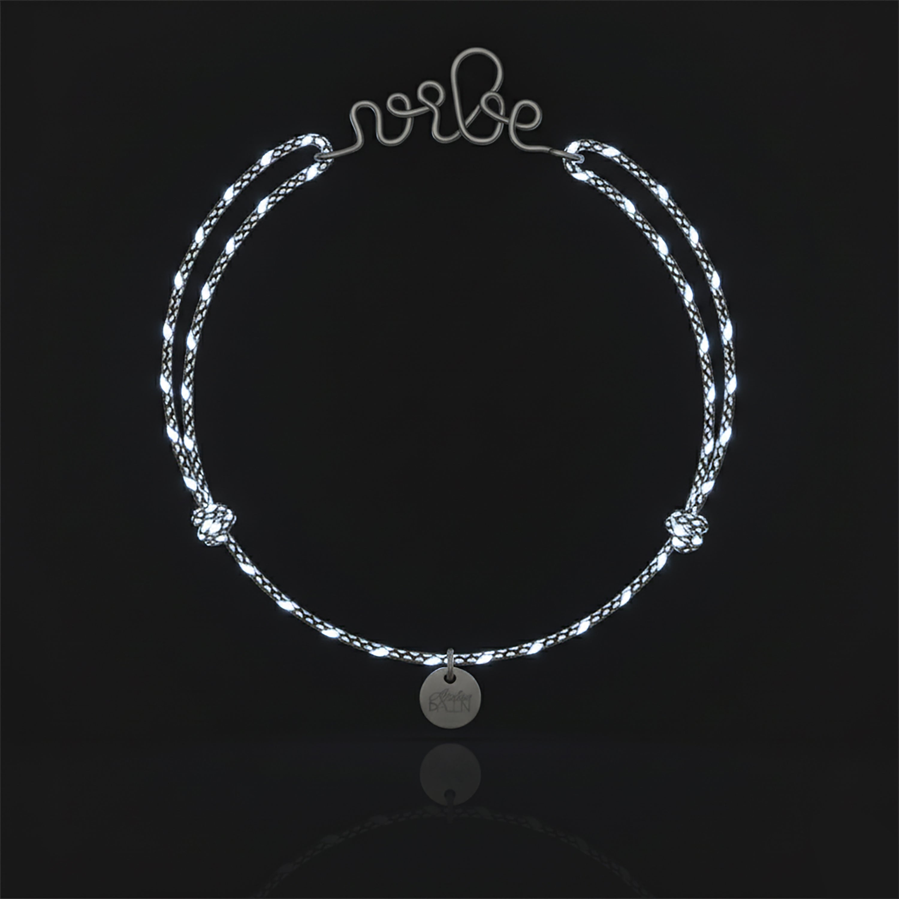Bracelet Cordon Réfléchissant Personnalisé porté au poignet — argent sterling 925 livraison soigneuse garantie