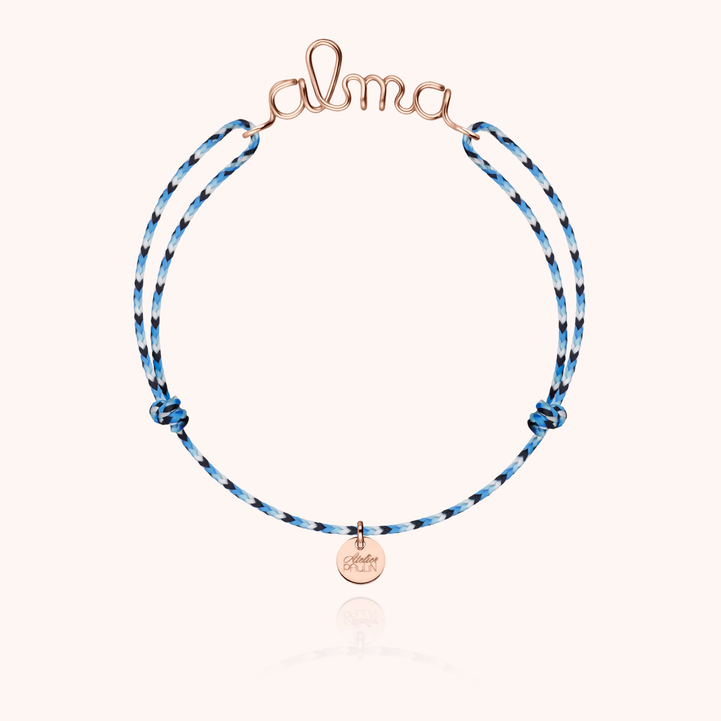 Bracelet Cordon Slim Knot Personnalisé porté au poignet — or rose laminé livraison soigneuse garantie