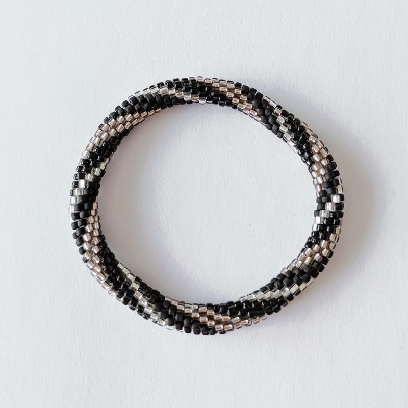 Pulsera Nepalesa #9 - Negra y Plata