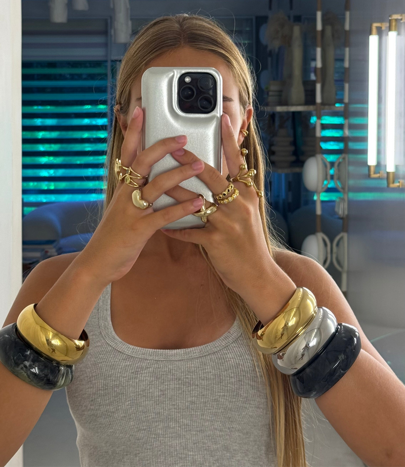 Pulsera de plata atrevida