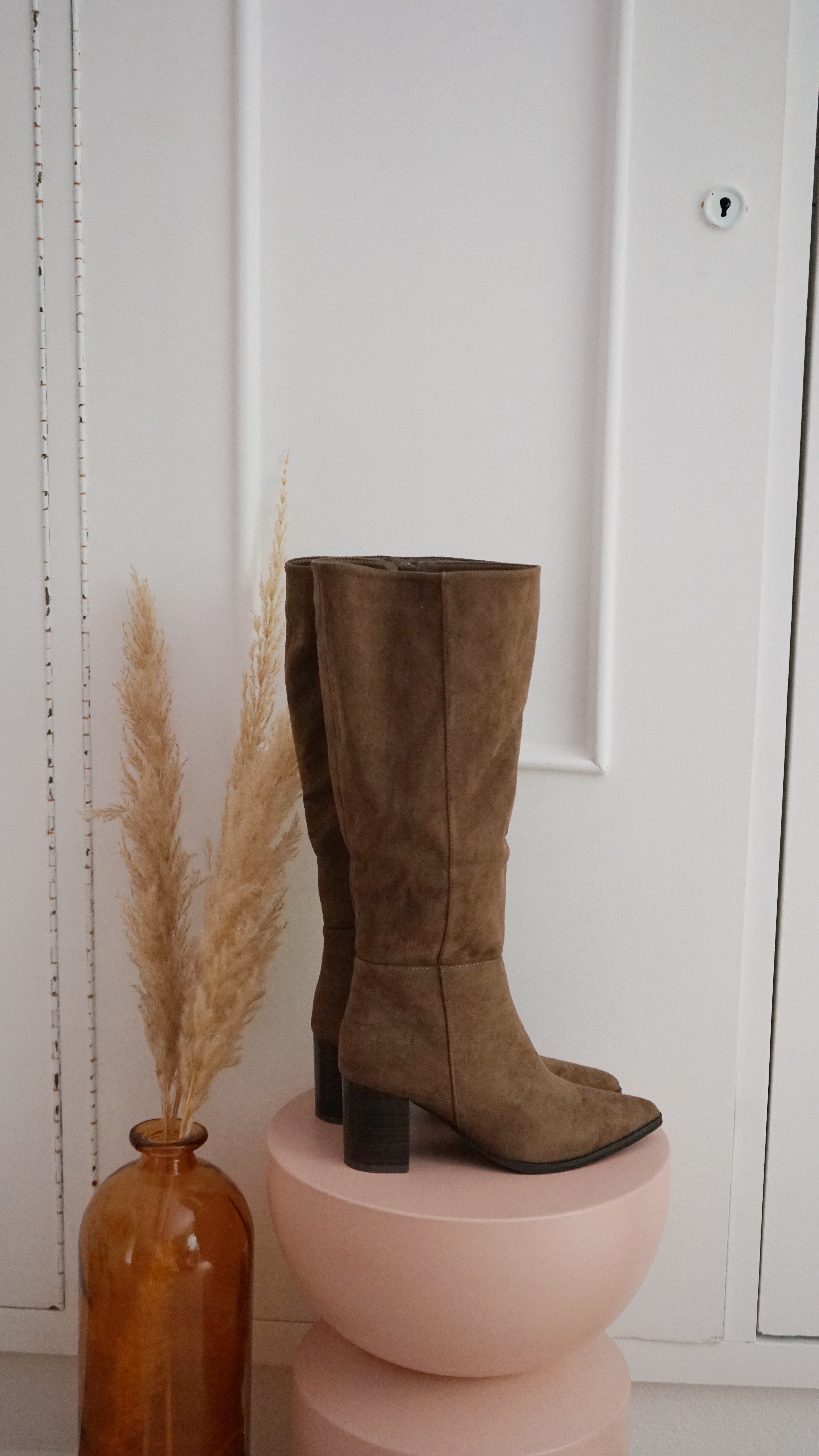 Léane taupe faux suede boots