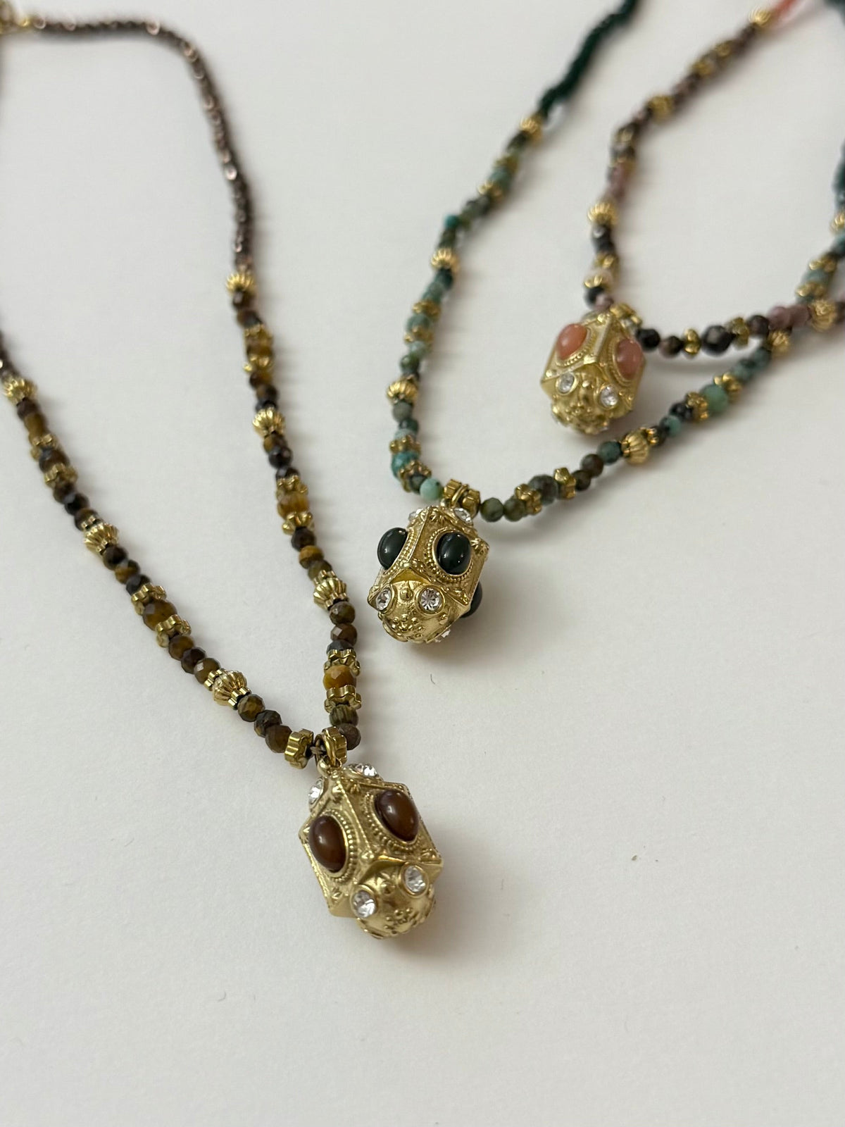 Collier Hena - Pierres Naturelles - Plusieurs Couleurs Disponibles