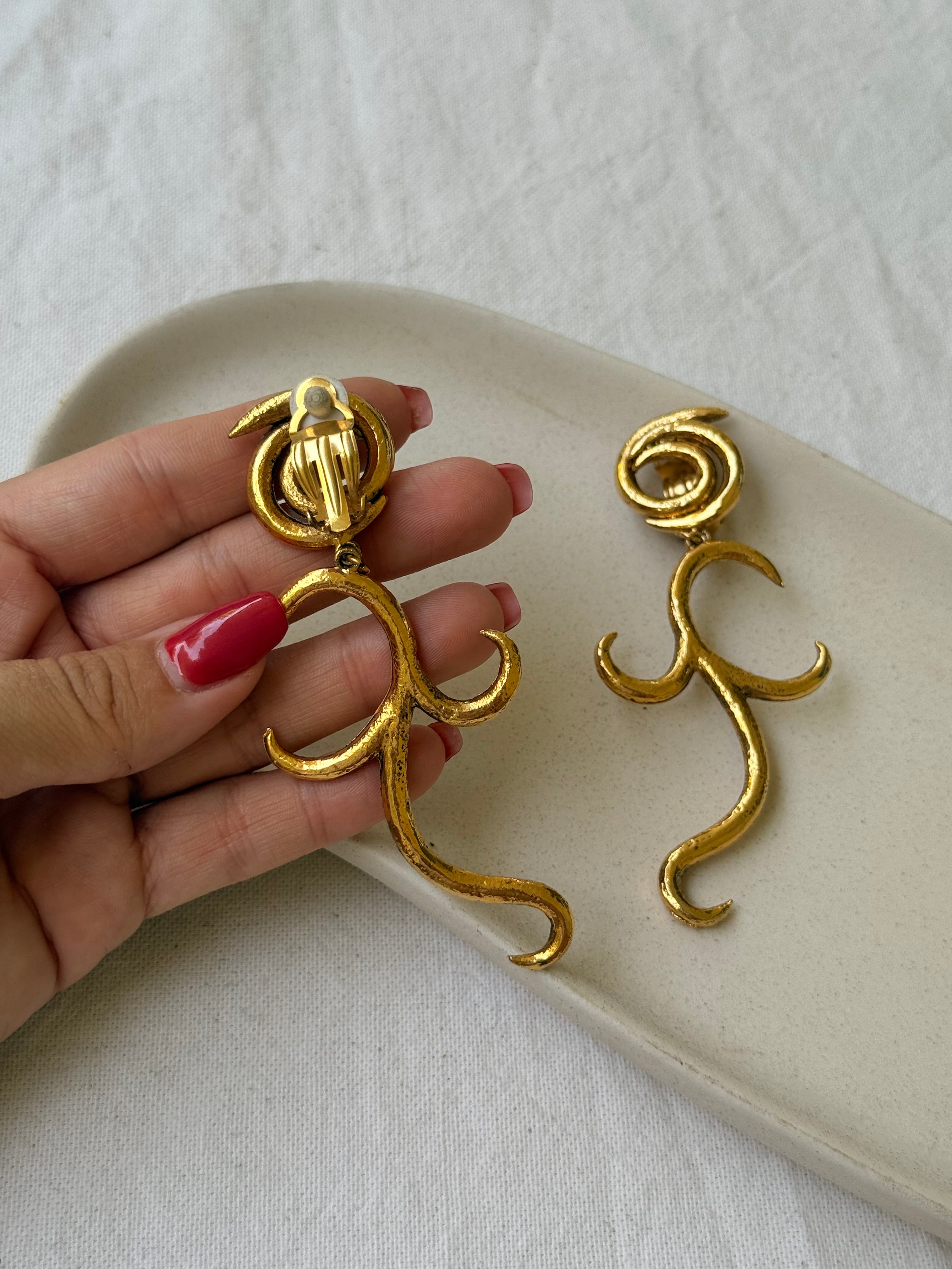 Pendientes Vintage - Diseño Estructural Dorado