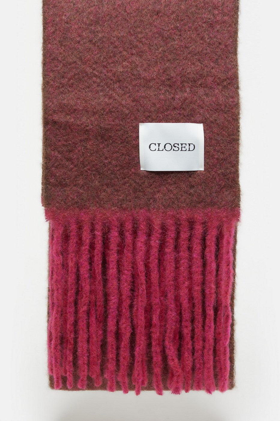 Closed - Scarf