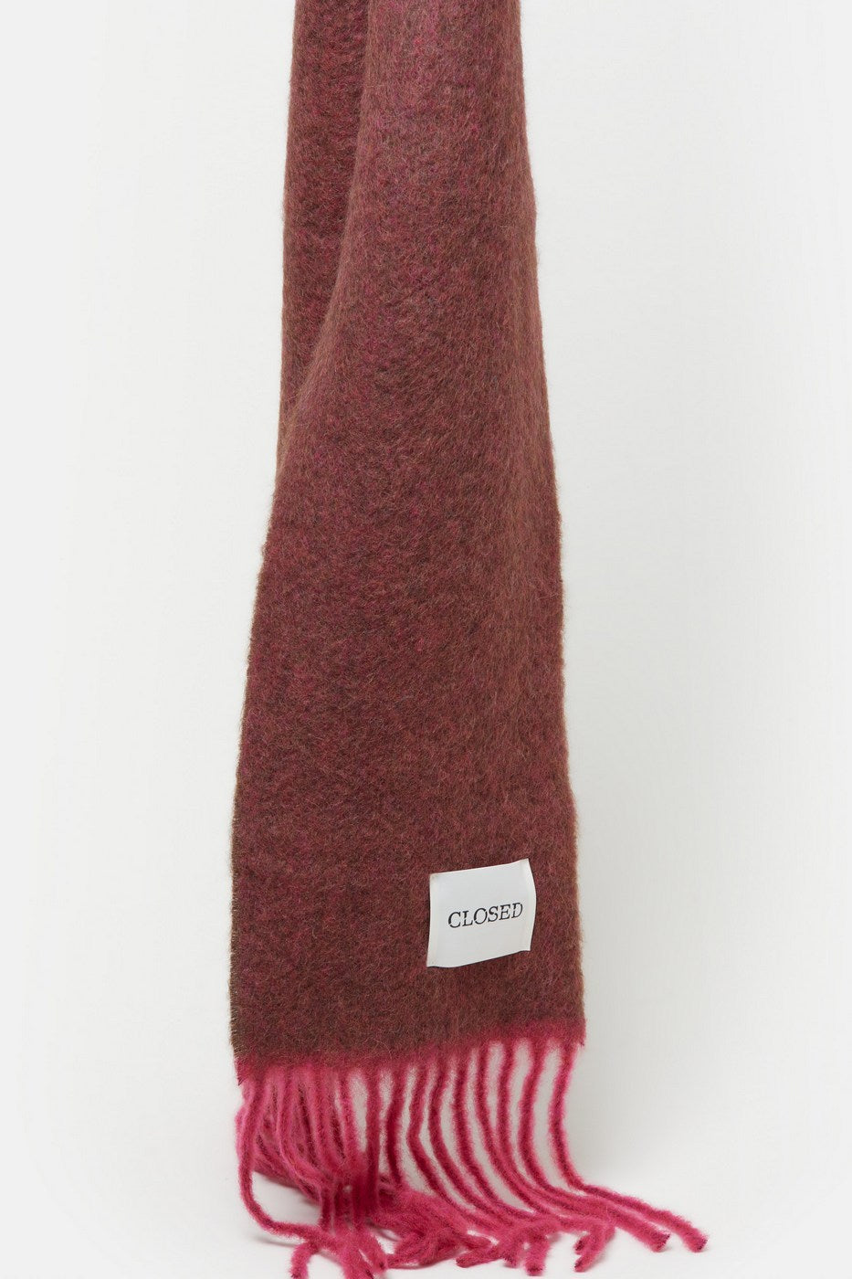 Closed - Scarf
