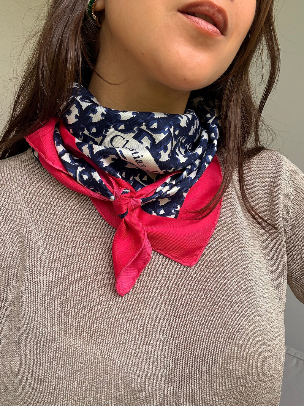 Foulard Christian Dior – Modèle Monogramme Bleu Et Rose