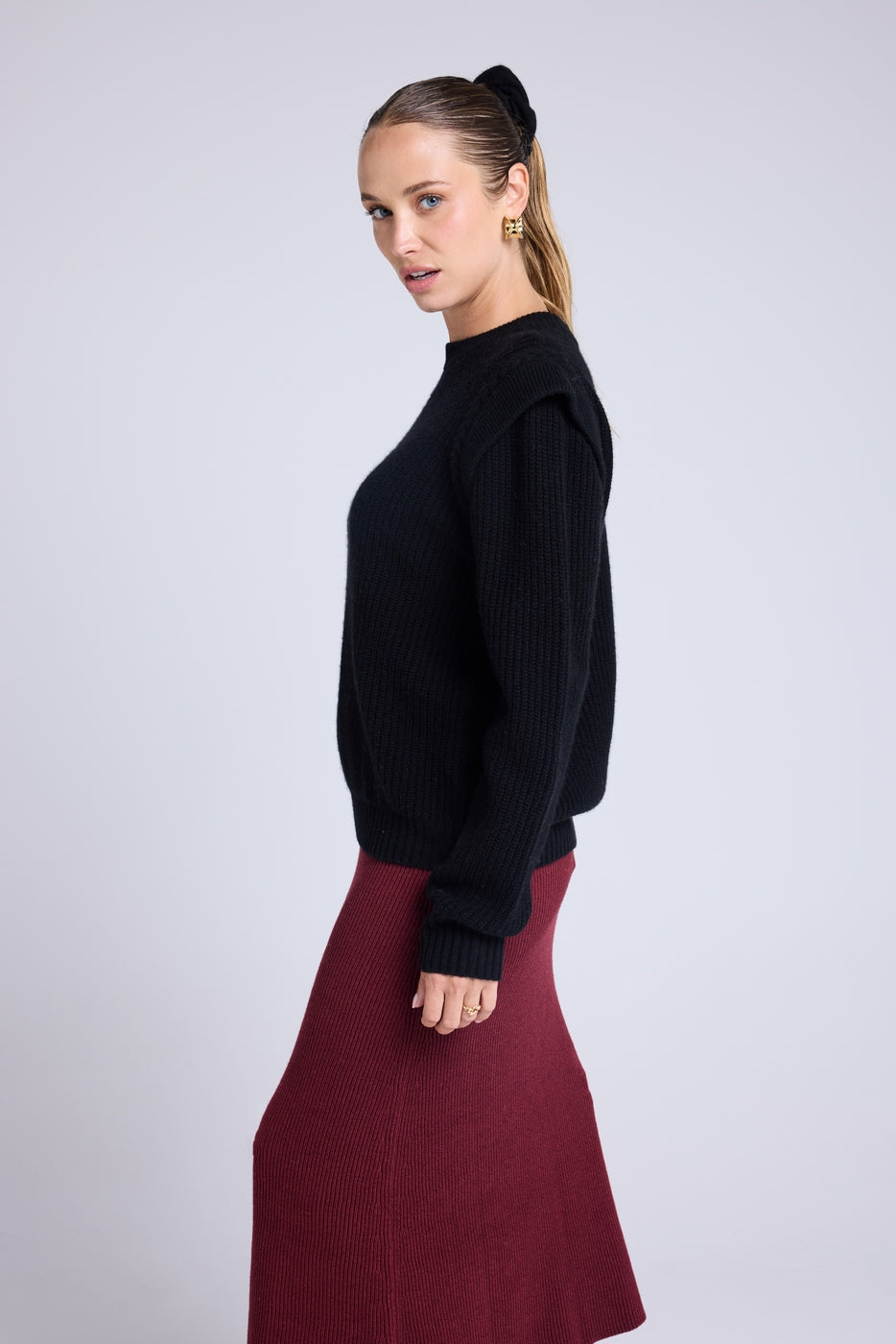 Jersey Cuello Redondo Hombros Estructurados Carla - Negro