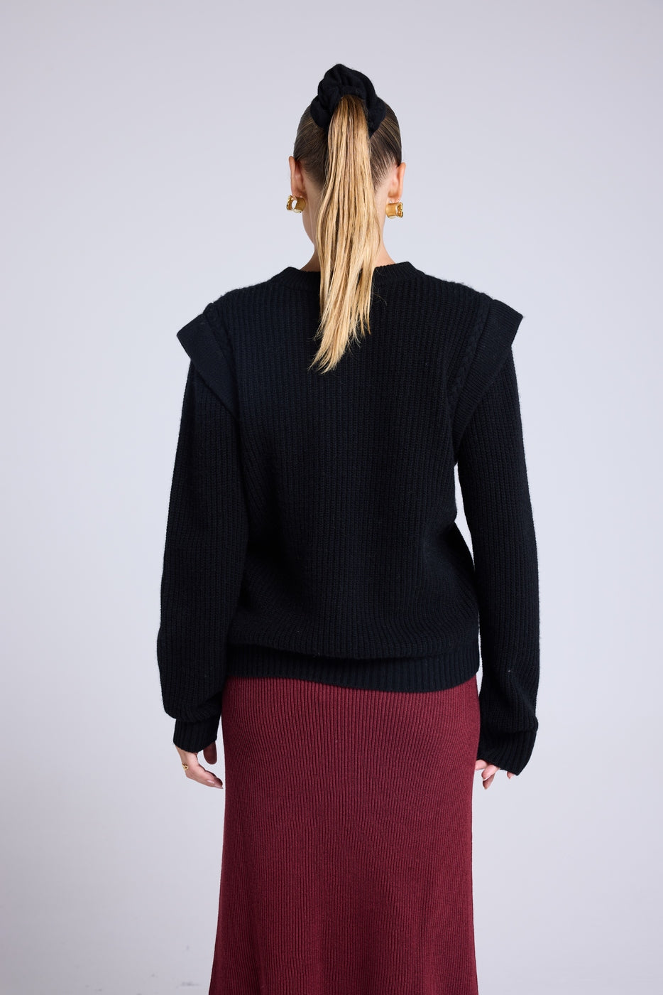 Jersey Cuello Redondo Hombros Estructurados Carla - Negro