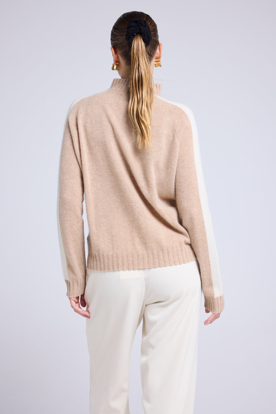 Maglione con collo camionista e zip Caroline - Beige crema bianco - Donna