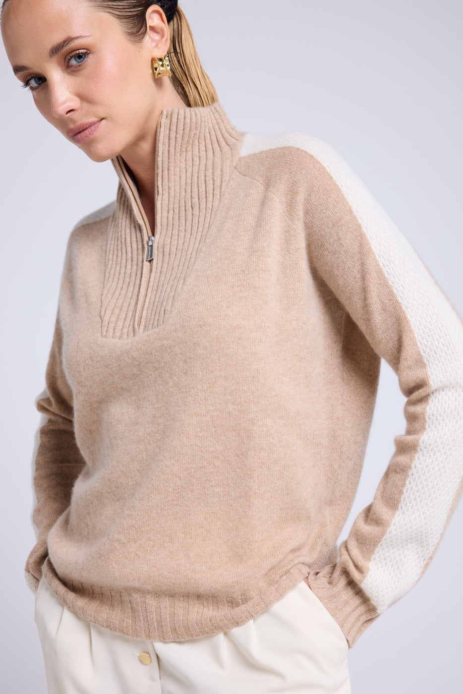 Maglione con collo camionista e zip Caroline - Beige crema bianco - Donna