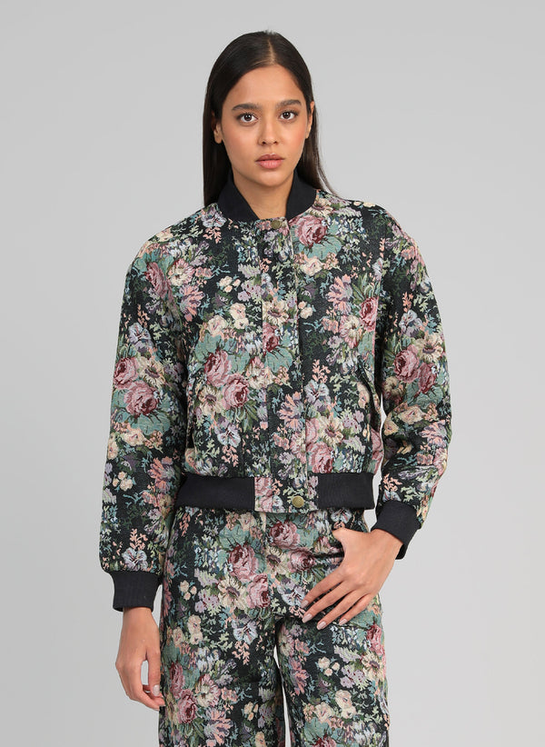 An'ge – Giacca Cassyana Nero, modella con bomber floreale nero, rosa e verde