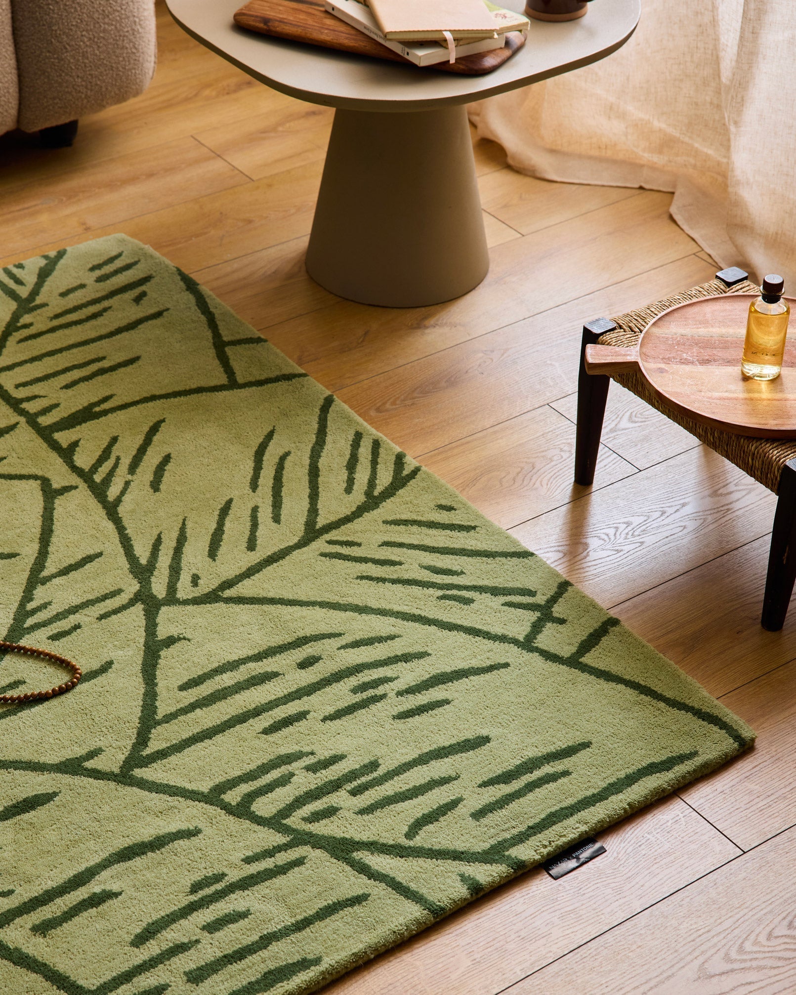 Cedro blanco – Alfombra de lana con motivos de follaje - verde Cedro blanco