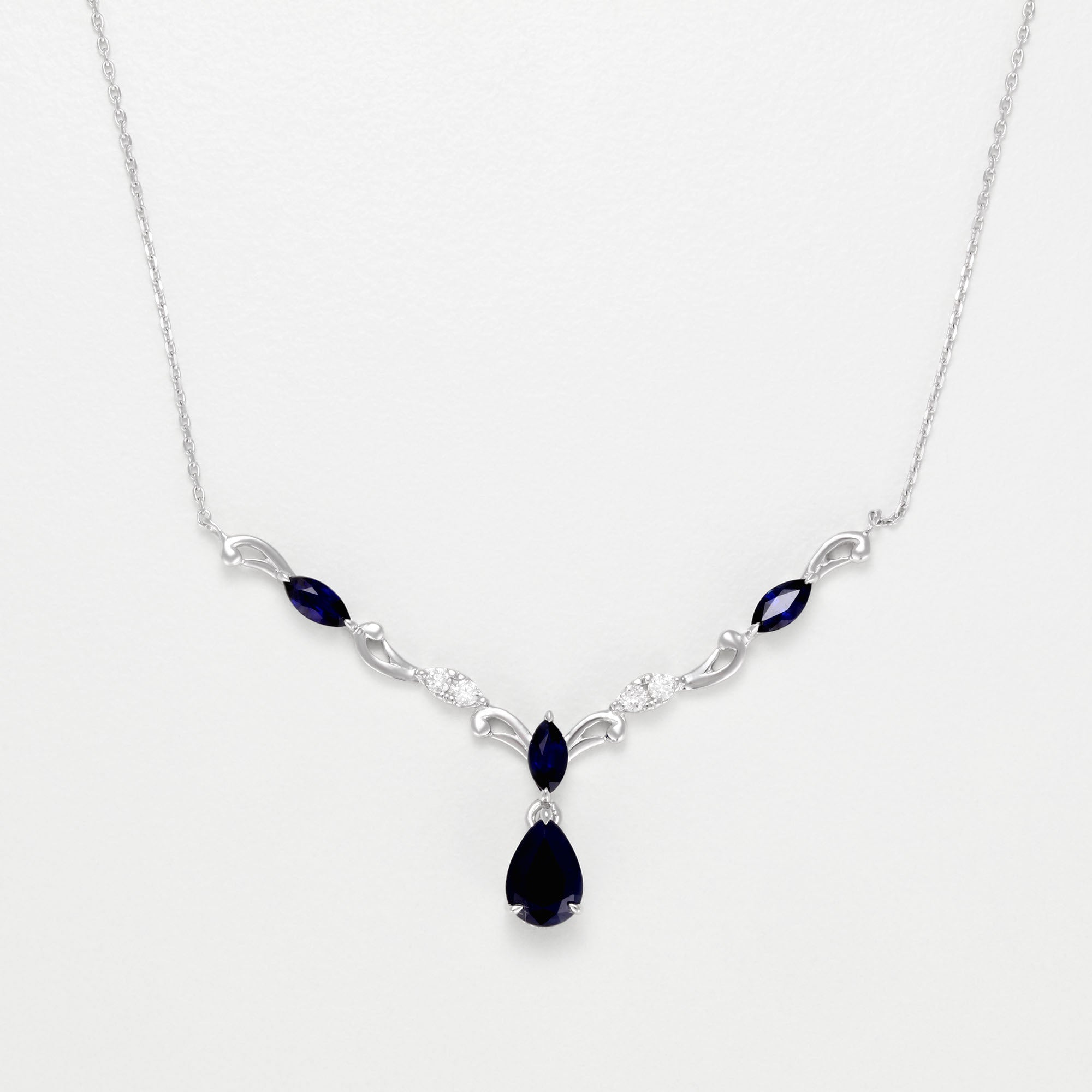 Collier "Blue Swan" D0,07/4 S1,35/4