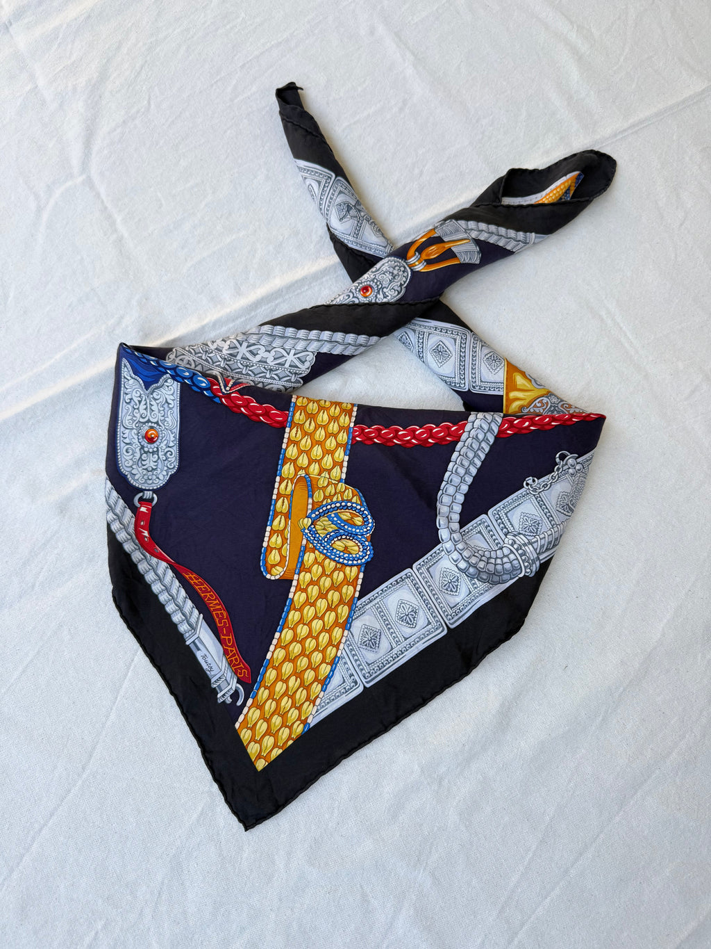 Foulard Hermès – Modèle Ceintures Et Liens