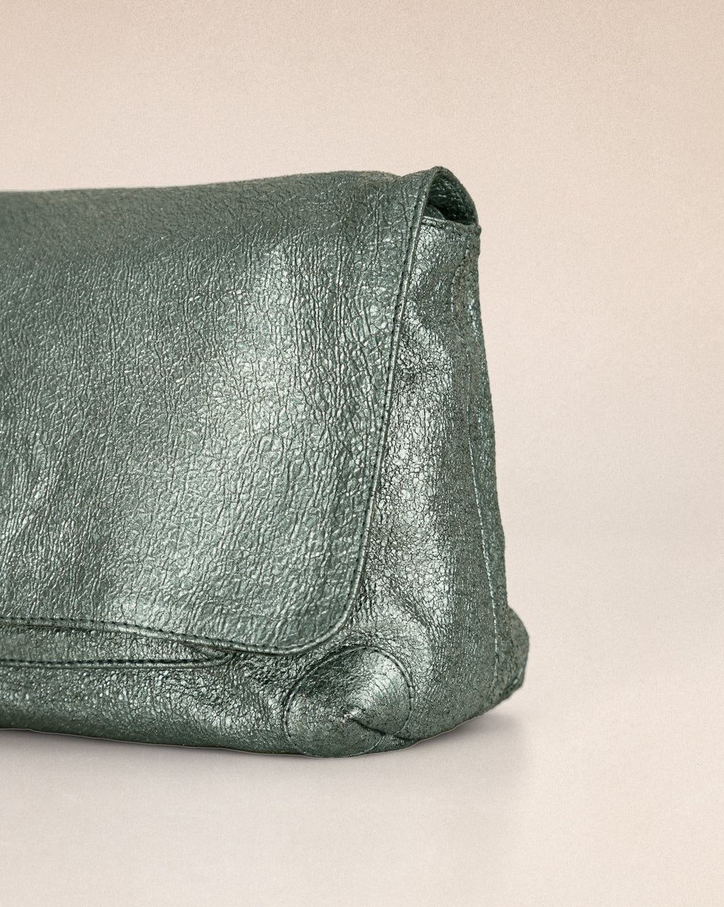Cedric Small Bag - Crack Beetle