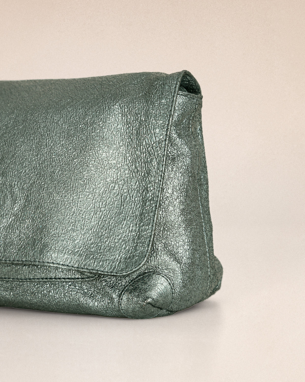 Cedric Small Bag - Crack Beetle