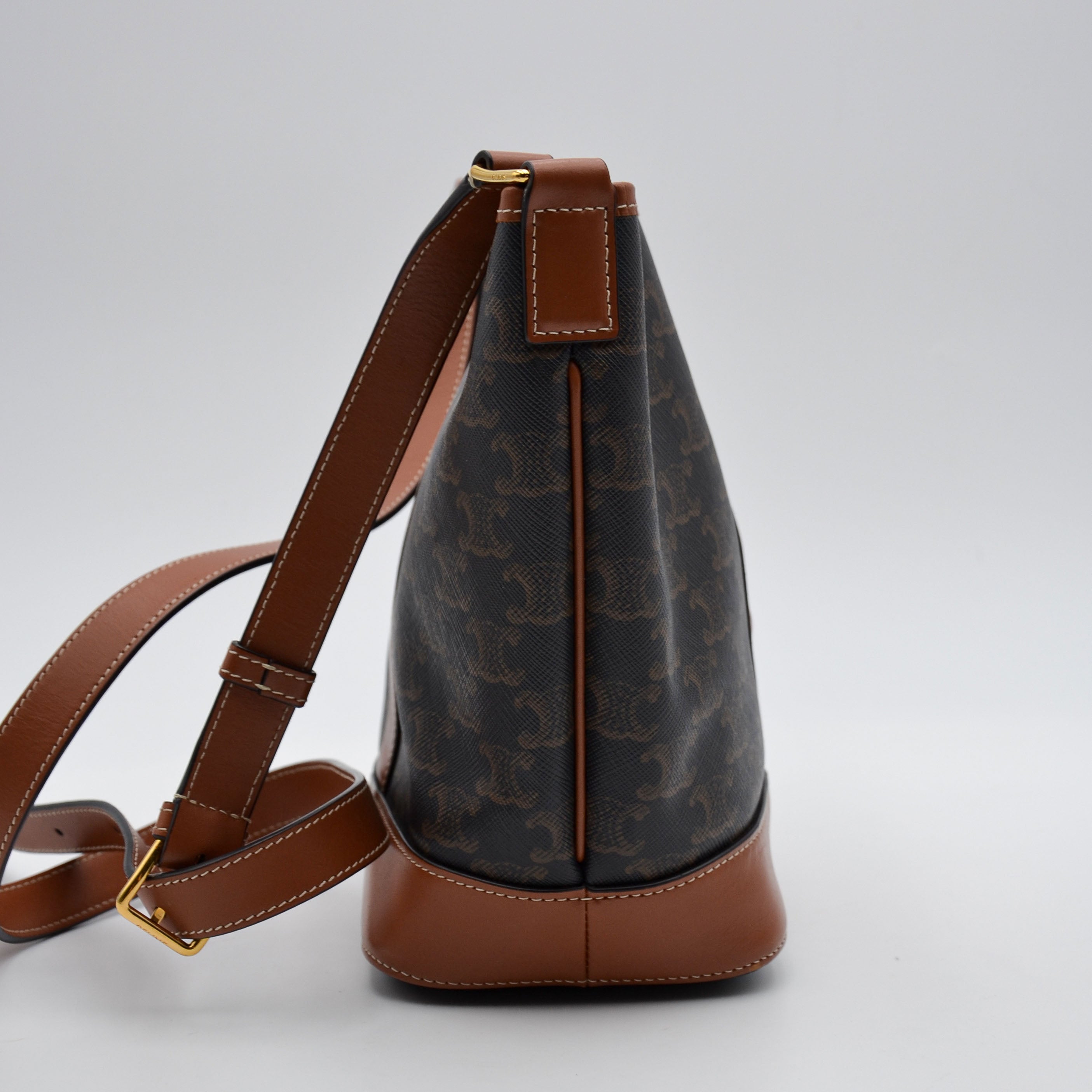 Céline Bucket Triomphe