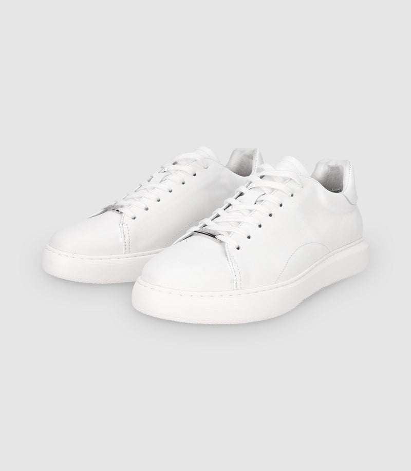 Chaussures Sneakers À Lacets En Cuir Blanches