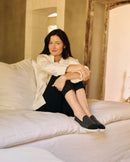 Chausson femme laine gris foncé noir lifestyle Angarde