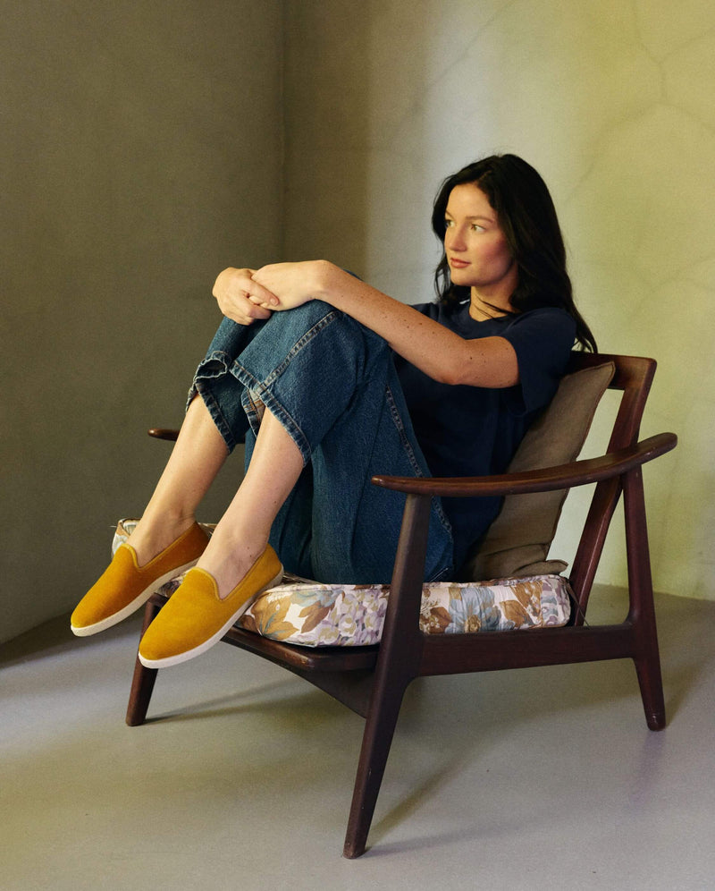 Chausson femme velours jaune lifestyle Angarde