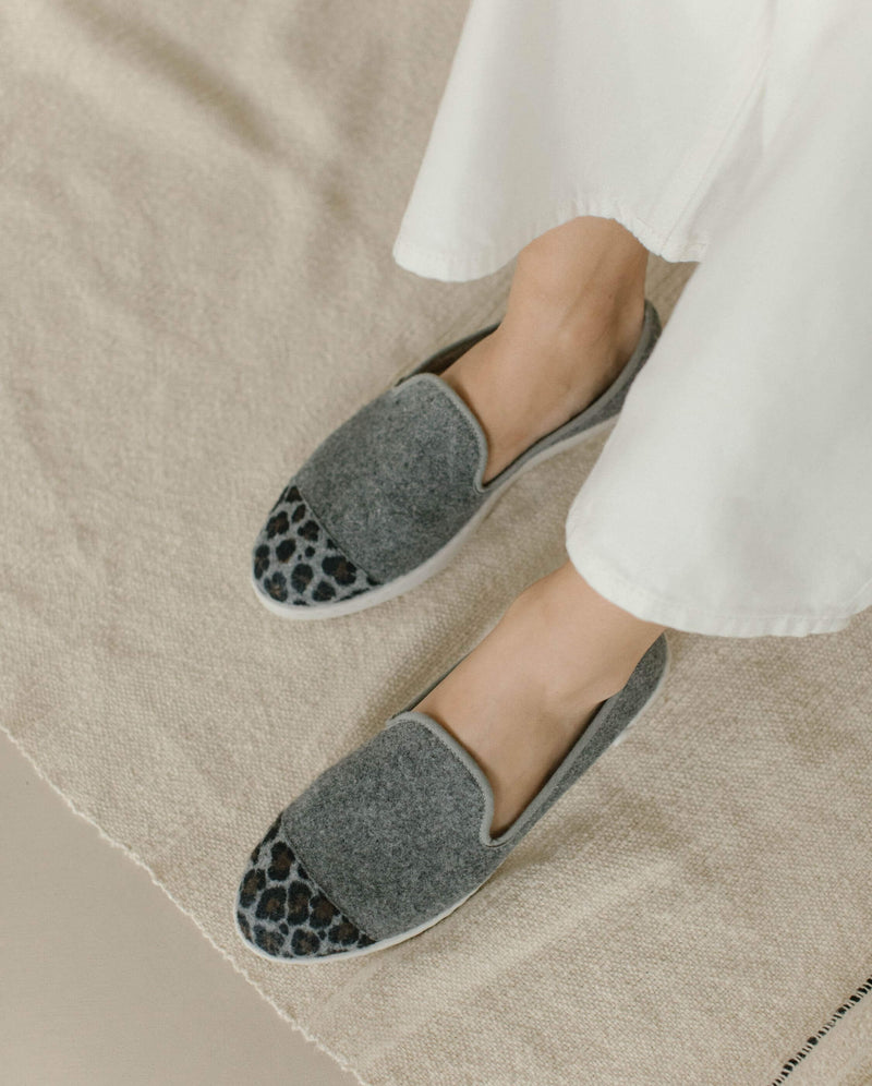 Zapatilla de mujer Angarde de lana gris leopardo desgastada