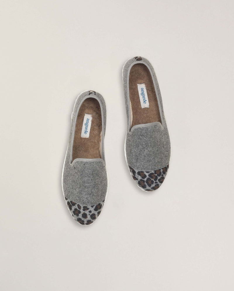 Zapatilla de lana para mujer en gris leopardo Angarde packshot high